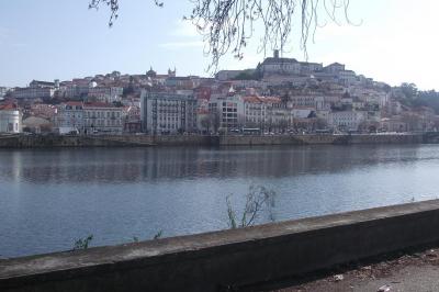 Vista de Coimbra desde el rio Mondego